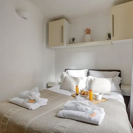 395 Biot 10 - Superbe A Paris