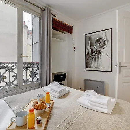 395 Biot 10 - Superbe A Paris